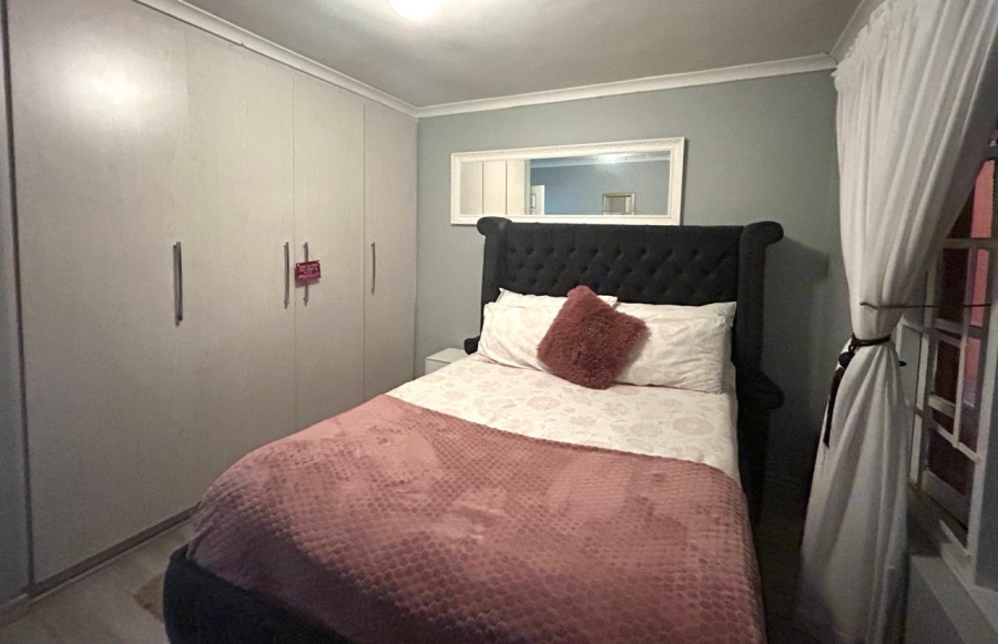 5 Bedroom Property for Sale in Beacon Bay Eastern Cape